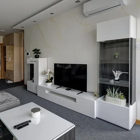 Lux Mila With Free Private Parking Apartament Novi Sad